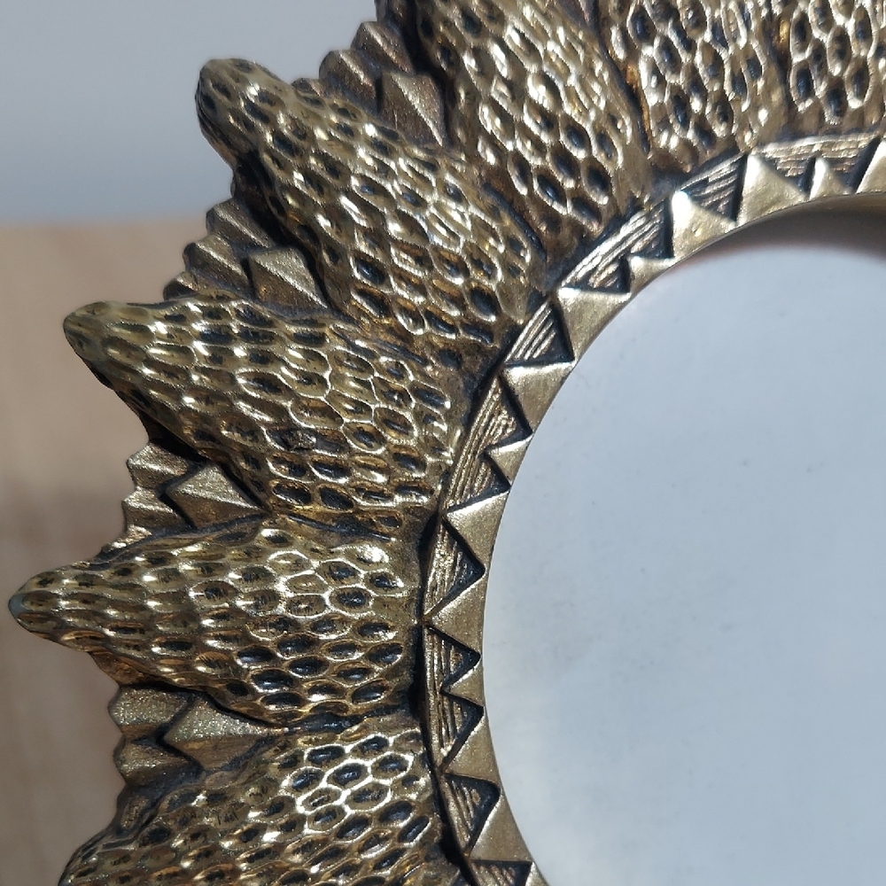 Vintage Sunburst Sunflower Picture Frame Gold Tone Ornate Round 6" Diameter - Picture 3 of 5